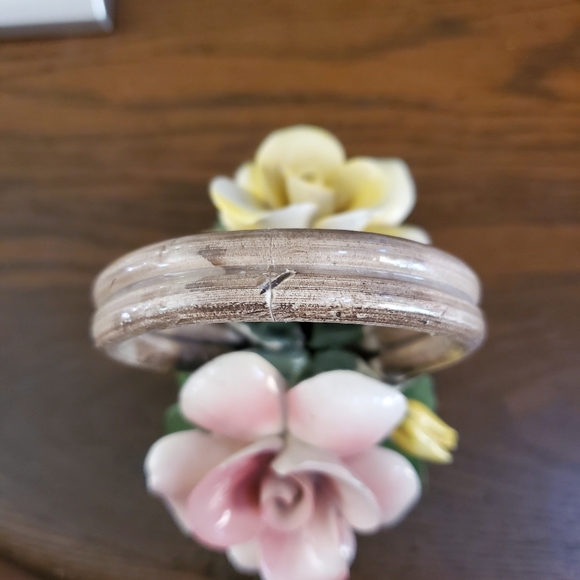 Vintage Capodimonte Flower Basket With 2 Roses And 2 Buds And Handle - Picture 6 of 11